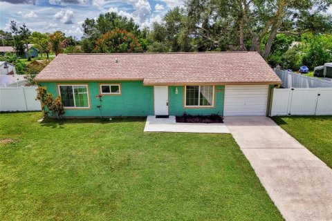 Villa ou maison à vendre à North Port, Floride: 2 chambres, 84.73 m2 № 1339739 - photo 1