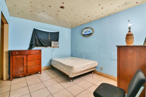 Casa en venta en Riviera Beach, Florida, 9 dormitorios, 189.52 m2 № 1038118 - foto 3