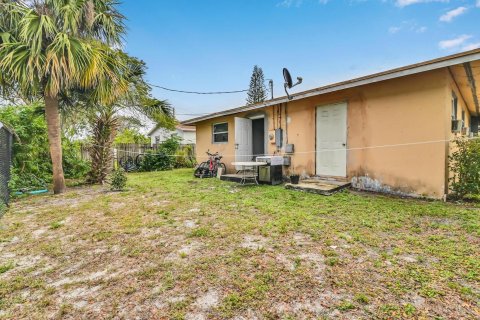 Casa en venta en Riviera Beach, Florida, 9 dormitorios, 189.52 m2 № 1038118 - foto 17