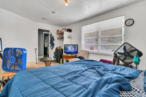 Casa en venta en Riviera Beach, Florida, 9 dormitorios, 189.52 m2 № 1038118 - foto 8