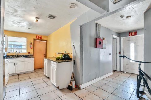 Villa ou maison à vendre à Riviera Beach, Floride: 9 chambres, 189.52 m2 № 1038118 - photo 7