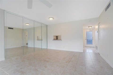 Condo in Dania Beach, Florida, 1 bedroom  № 1038075 - photo 28