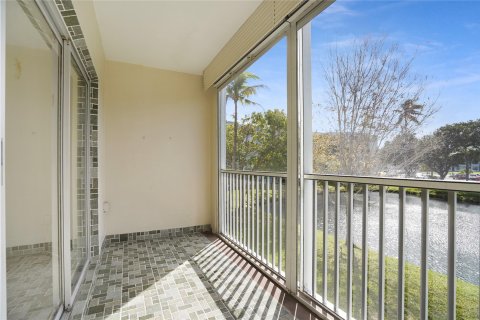 Condo in Dania Beach, Florida, 1 bedroom  № 1038075 - photo 10