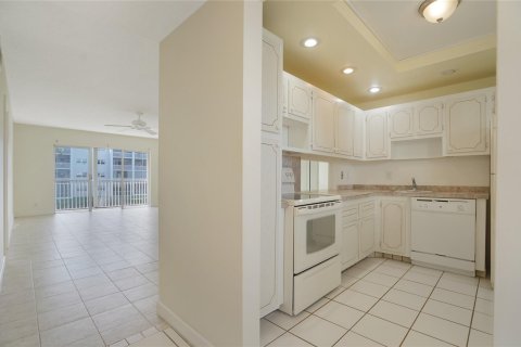 Condo in Dania Beach, Florida, 1 bedroom  № 1038075 - photo 24