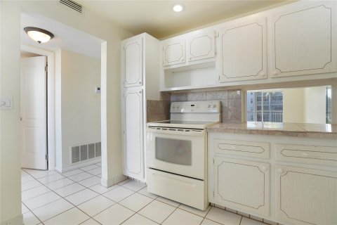 Condo in Dania Beach, Florida, 1 bedroom  № 1038075 - photo 22