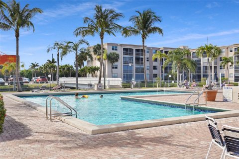 Condo in Dania Beach, Florida, 1 bedroom  № 1038075 - photo 2