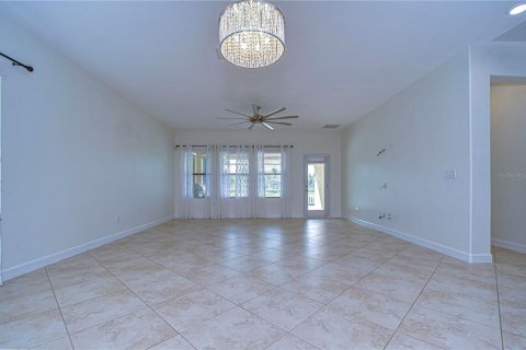 House in Tampa, Florida 6 bedrooms, 357.21 sq.m. № 1377812 - photo 14