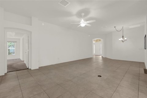 House in The Villages, Florida 3 bedrooms, 182.55 sq.m. № 1353078 - photo 5