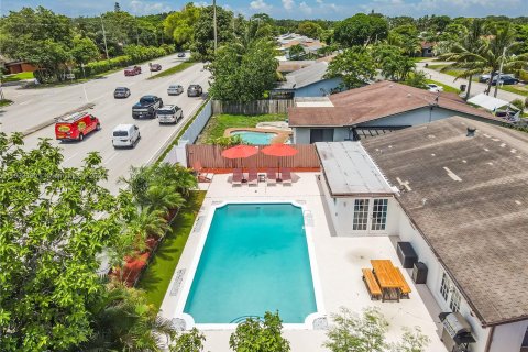 House in Fort Lauderdale, Florida 5 bedrooms, 204.57 sq.m. № 1293571 - photo 14