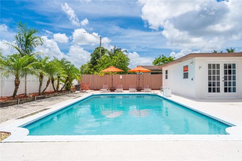 House in Fort Lauderdale, Florida 5 bedrooms, 204.57 sq.m. № 1293571 - photo 8