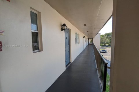 Condominio en venta en Tamarac, Florida, 2 dormitorios, 88.16 m2 № 1028631 - foto 3