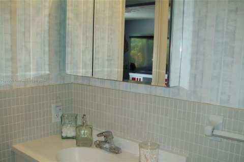 Condo in Fort Lauderdale, Florida, 2 bedrooms  № 1031339 - photo 24