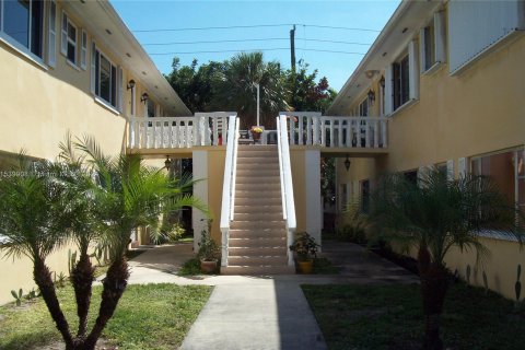 Condo in Fort Lauderdale, Florida, 2 bedrooms  № 1031339 - photo 1