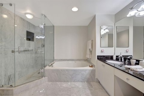 Condo in Aventura, Florida, 2 bedrooms  № 1331282 - photo 13