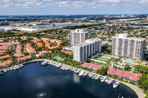 Condo in Aventura, Florida, 2 bedrooms  № 1331282 - photo 22