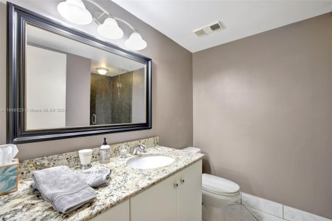 Condo in Aventura, Florida, 2 bedrooms  № 1331282 - photo 16