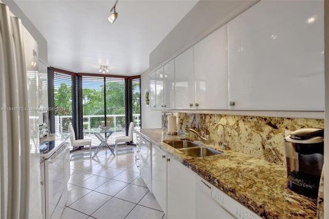 Condo in Aventura, Florida, 2 bedrooms  № 1331282 - photo 7