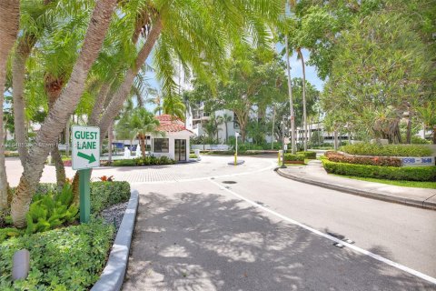 Condo in Aventura, Florida, 2 bedrooms  № 1331282 - photo 27