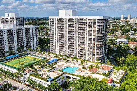 Condo in Aventura, Florida, 2 bedrooms  № 1331282 - photo 21