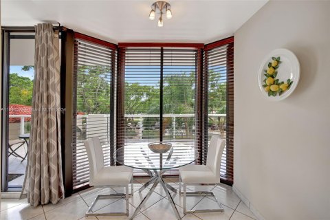 Condo in Aventura, Florida, 2 bedrooms  № 1331282 - photo 9