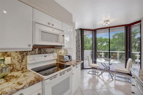 Condo in Aventura, Florida, 2 bedrooms  № 1331282 - photo 6