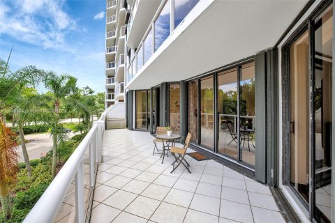 Condo in Aventura, Florida, 2 bedrooms  № 1331282 - photo 1