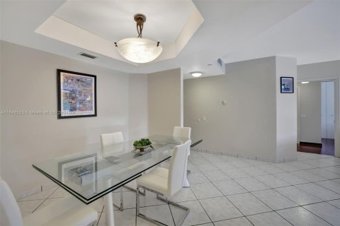 Condo in Aventura, Florida, 2 bedrooms  № 1331282 - photo 4