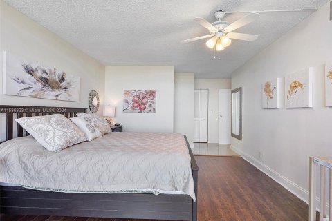 Condominio en venta en Hallandale Beach, Florida, 2 dormitorios, 99.87 m2 № 1035322 - foto 14