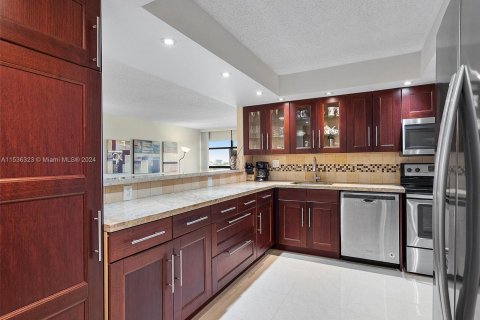 Condominio en venta en Hallandale Beach, Florida, 2 dormitorios, 99.87 m2 № 1035322 - foto 7
