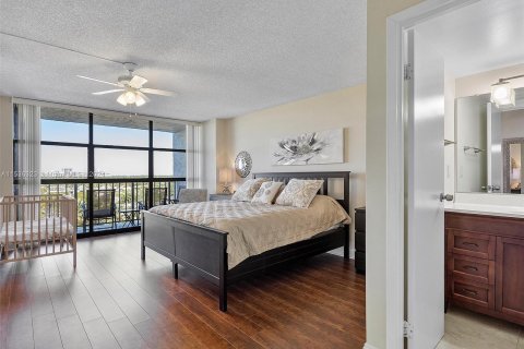 Condominio en venta en Hallandale Beach, Florida, 2 dormitorios, 99.87 m2 № 1035322 - foto 13