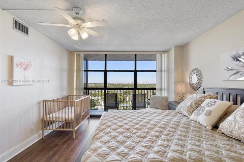 Condominio en venta en Hallandale Beach, Florida, 2 dormitorios, 99.87 m2 № 1035322 - foto 19