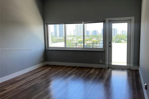 Condominio en venta en Hallandale Beach, Florida, 1 dormitorio, 85.93 m2 № 1241025 - foto 2