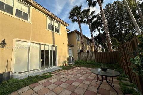 Townhouse in Doral, Florida 5 bedrooms, 218.78 sq.m. № 1021802 - photo 15