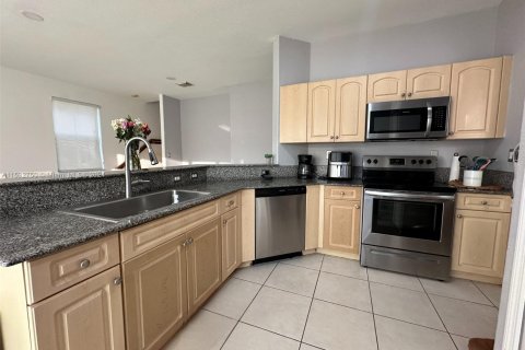Townhouse in Doral, Florida 5 bedrooms, 218.78 sq.m. № 1021802 - photo 21