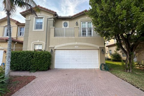 Townhouse in Doral, Florida 5 bedrooms, 218.78 sq.m. № 1021802 - photo 17