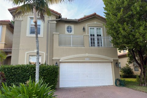 Townhouse in Doral, Florida 5 bedrooms, 218.78 sq.m. № 1021802 - photo 13