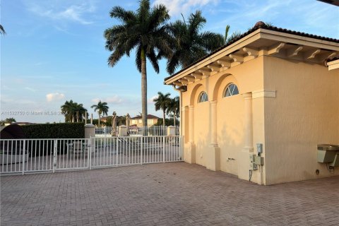Touwnhouse à vendre à Doral, Floride: 5 chambres, 218.78 m2 № 1021802 - photo 10