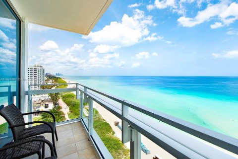 Condo in Miami Beach, Florida, 1 bedroom  № 1404733 - photo 2