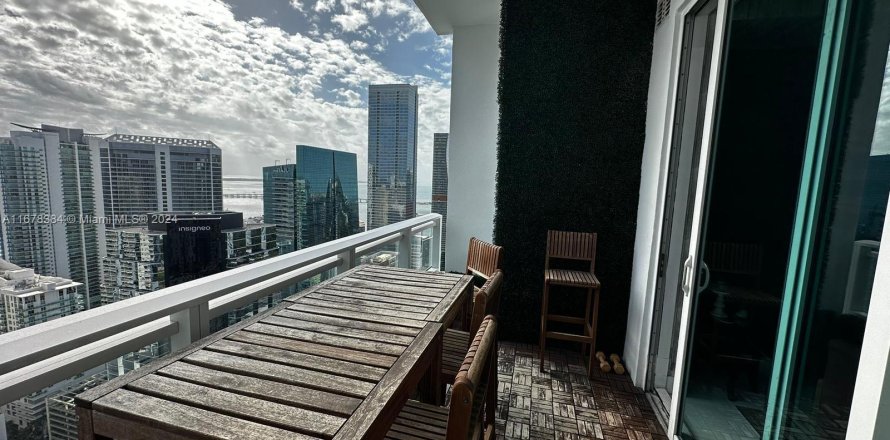 Condominio en Miami, Florida, 1 dormitorio  № 1404737