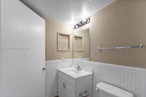 Copropriété à vendre à Fort Lauderdale, Floride: 2 chambres, 100.61 m2 № 1056676 - photo 30