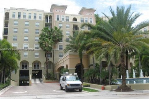 Condo in Fort Lauderdale, Florida, 2 bedrooms  № 1056676 - photo 1