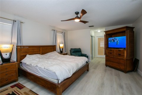 Купить виллу или дом в Корал-Спрингс, Флорида 4 спальни, 230.77м2, № 1074124 - фото 14
