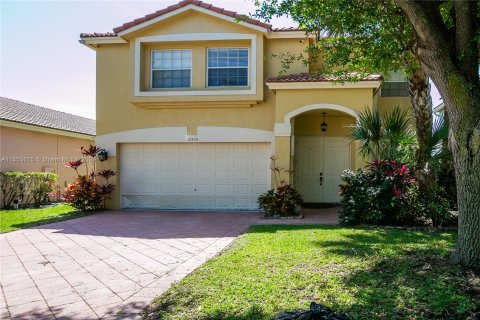 House in Coral Springs, Florida 4 bedrooms, 230.77 sq.m. № 1074124 - photo 1