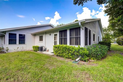 Copropriété à vendre à Hudson, Floride: 2 chambres, 95.6 m2 № 1352453 - photo 3