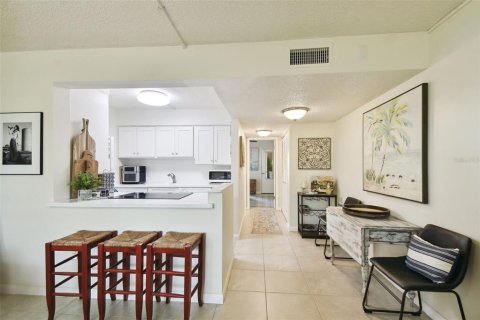 Condo in South Pasadena, Florida, 1 bedroom  № 1352491 - photo 7