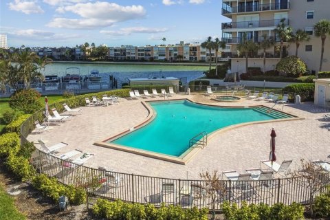 Condo in South Pasadena, Florida, 1 bedroom  № 1352491 - photo 20