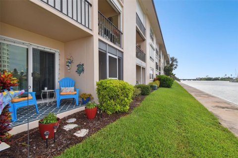 Condo in South Pasadena, Florida, 1 bedroom  № 1352491 - photo 14