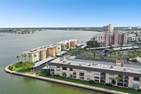 Condo in South Pasadena, Florida, 1 bedroom  № 1352491 - photo 16