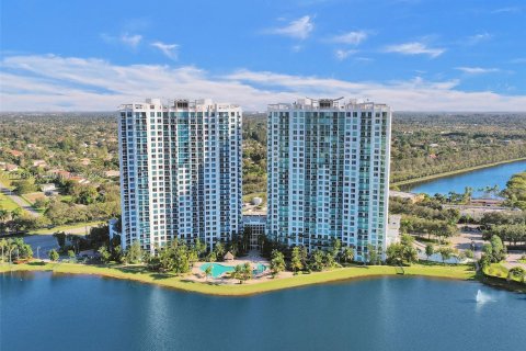 Condo in Sunrise, Florida, 2 bedrooms  № 1050929 - photo 1