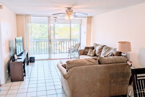 Condo in Lauderhill, Florida, 2 bedrooms  № 1047848 - photo 24